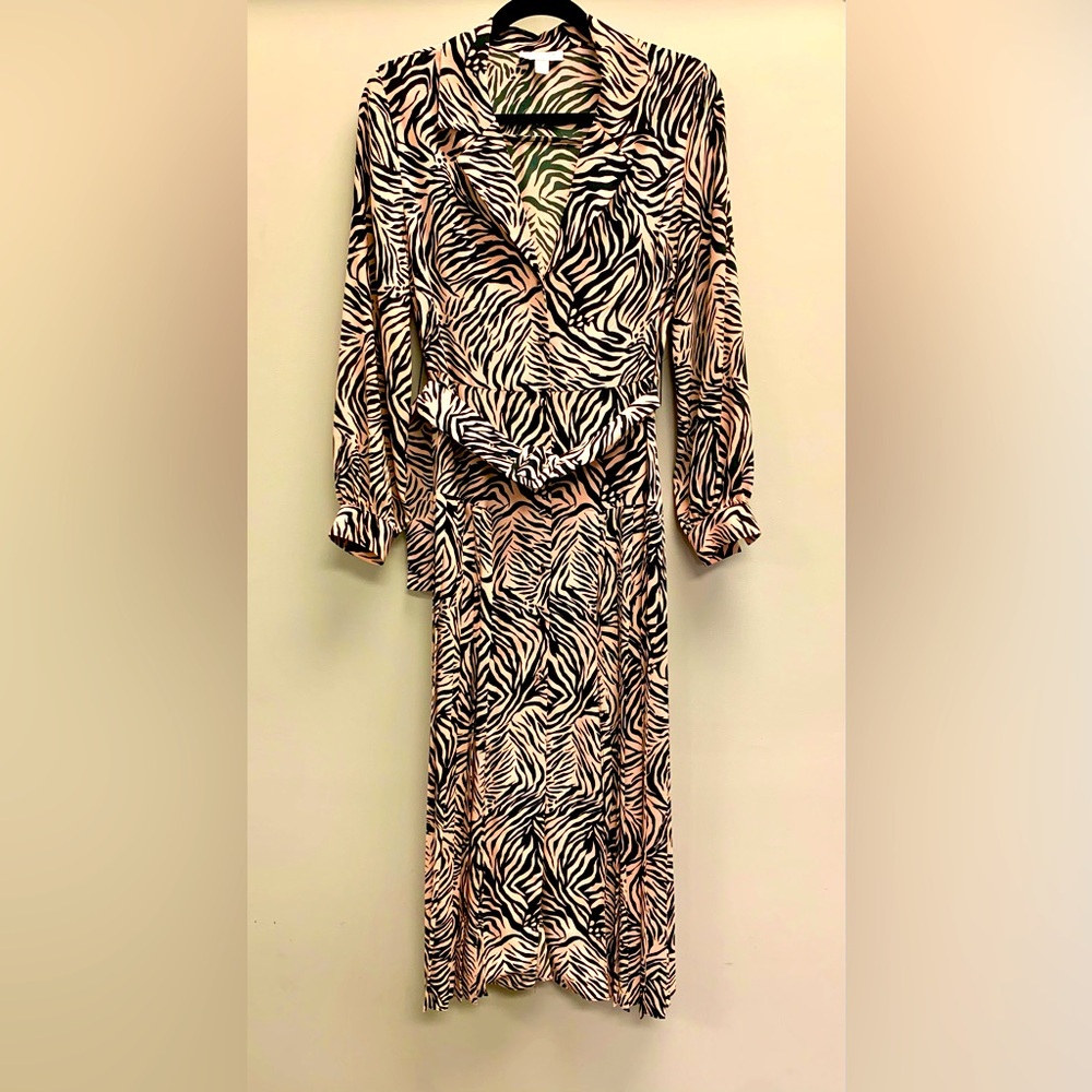 Woman’s TOPSHOP Pink and Black Animal Print Dress with belt.